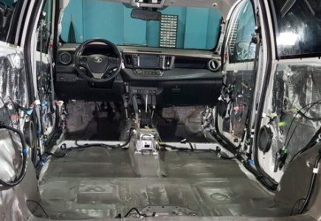 Isolamento acustico del pavimento dell'auto: guida completa, materiali e consigli