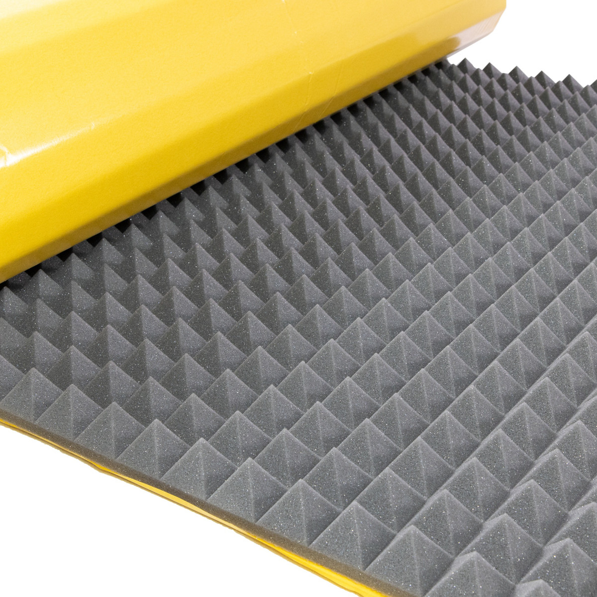 schiuma acustica autoadesiva fonoassorbente PIRAMIDE 40mm 200x100cm ignifuga megamix.sk