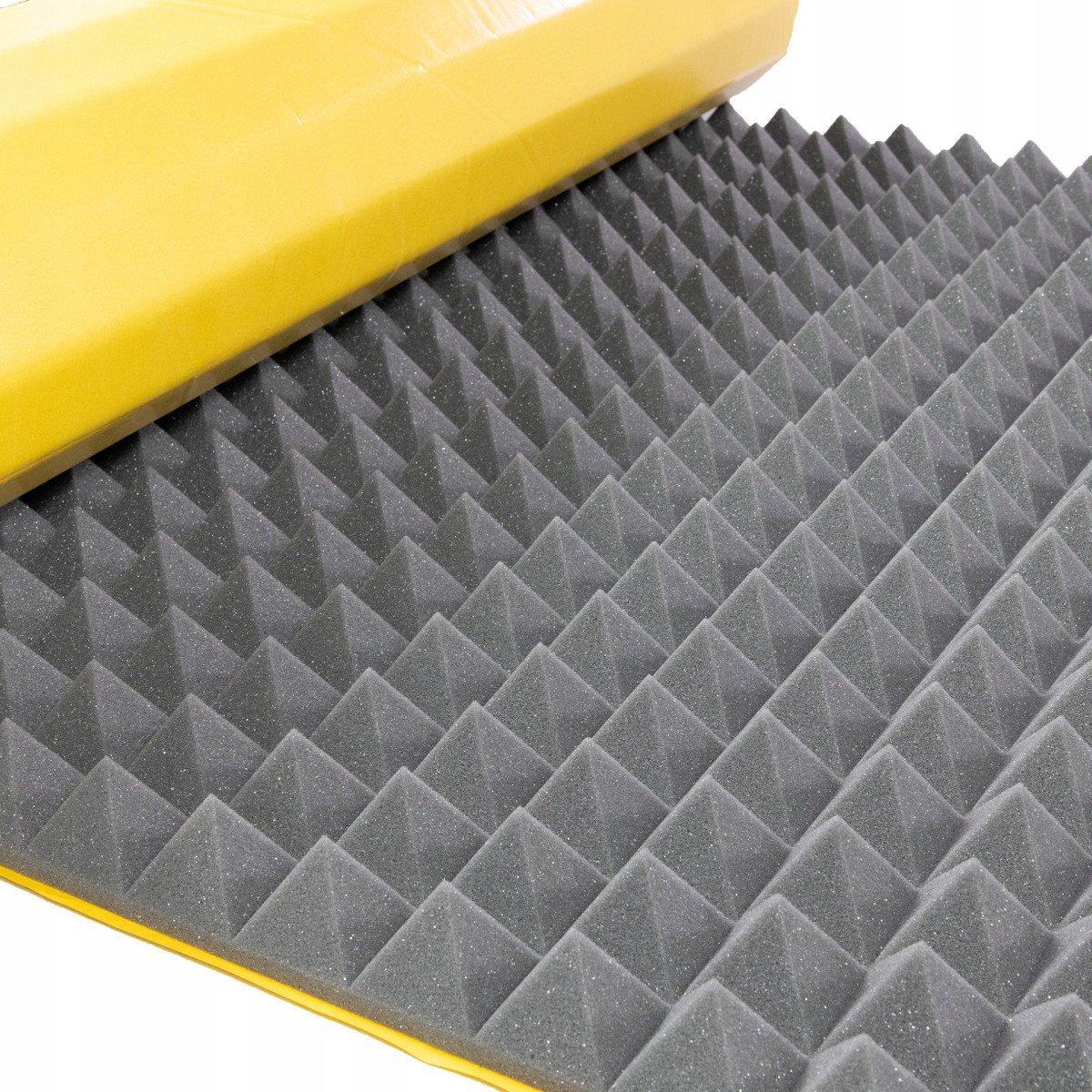 schiuma acustica autoadesiva fonoassorbente PIRAMIDE 40mm 200x100cm ignifuga megamix.sk